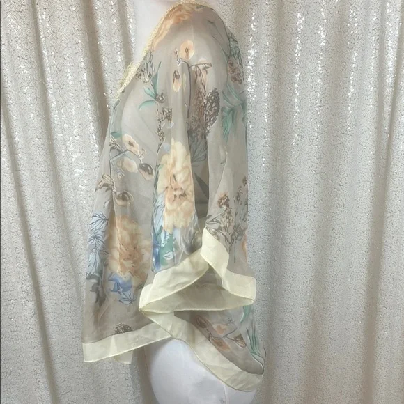 Floral Sheer Women's Top - Picture 2 of 4